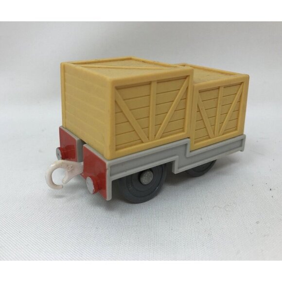 THOMAS THE TRAIN TRACKMASTER  YELLOW CARGO TRAIN TENDER 2005 - Picture 3 of 4